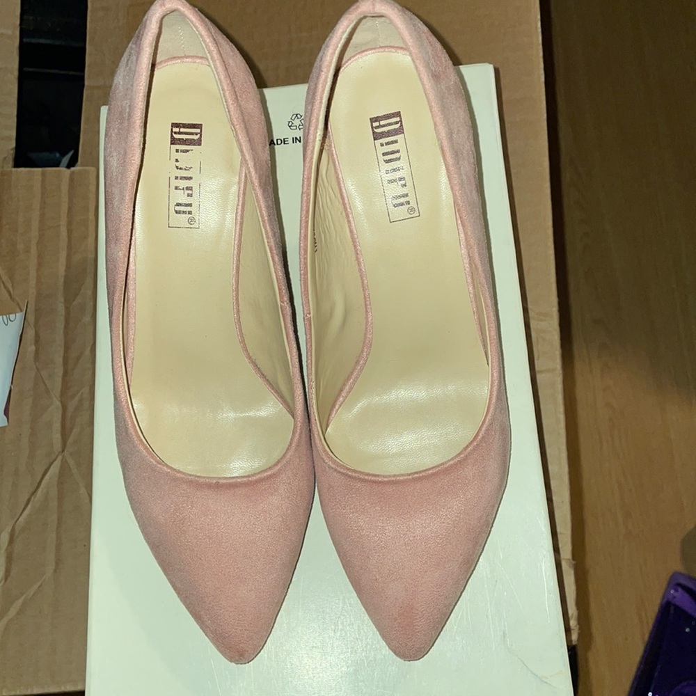 Pump heels